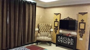 Deluxe Double Room | Free WiFi, bed sheets - Rockwood Resort (Balakot)