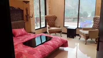 Quarto casal luxo | Wi-Fi de cortesia, roupa de cama