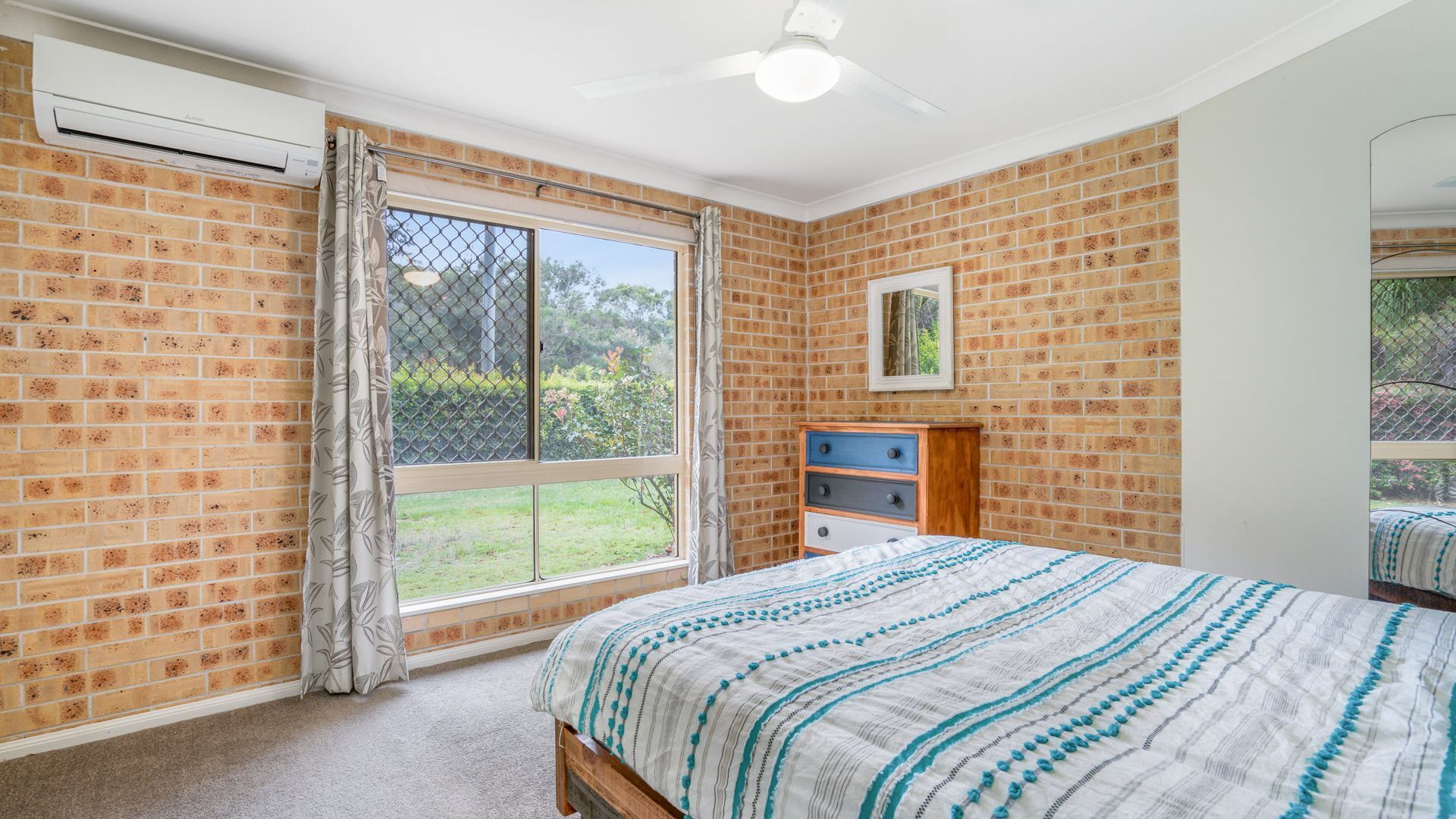 1/1 Rumbalara Avenue - Rainbow Beach. Walk to everything — image 8