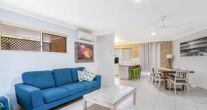 1/1 Rumbalara Avenue - Rainbow Beach. Walk to everything