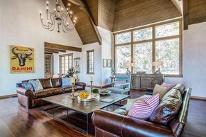 Interior - Napa Valley Vineyard View Estate (Angwin)
