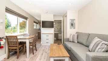 Standard Cabin | Living area