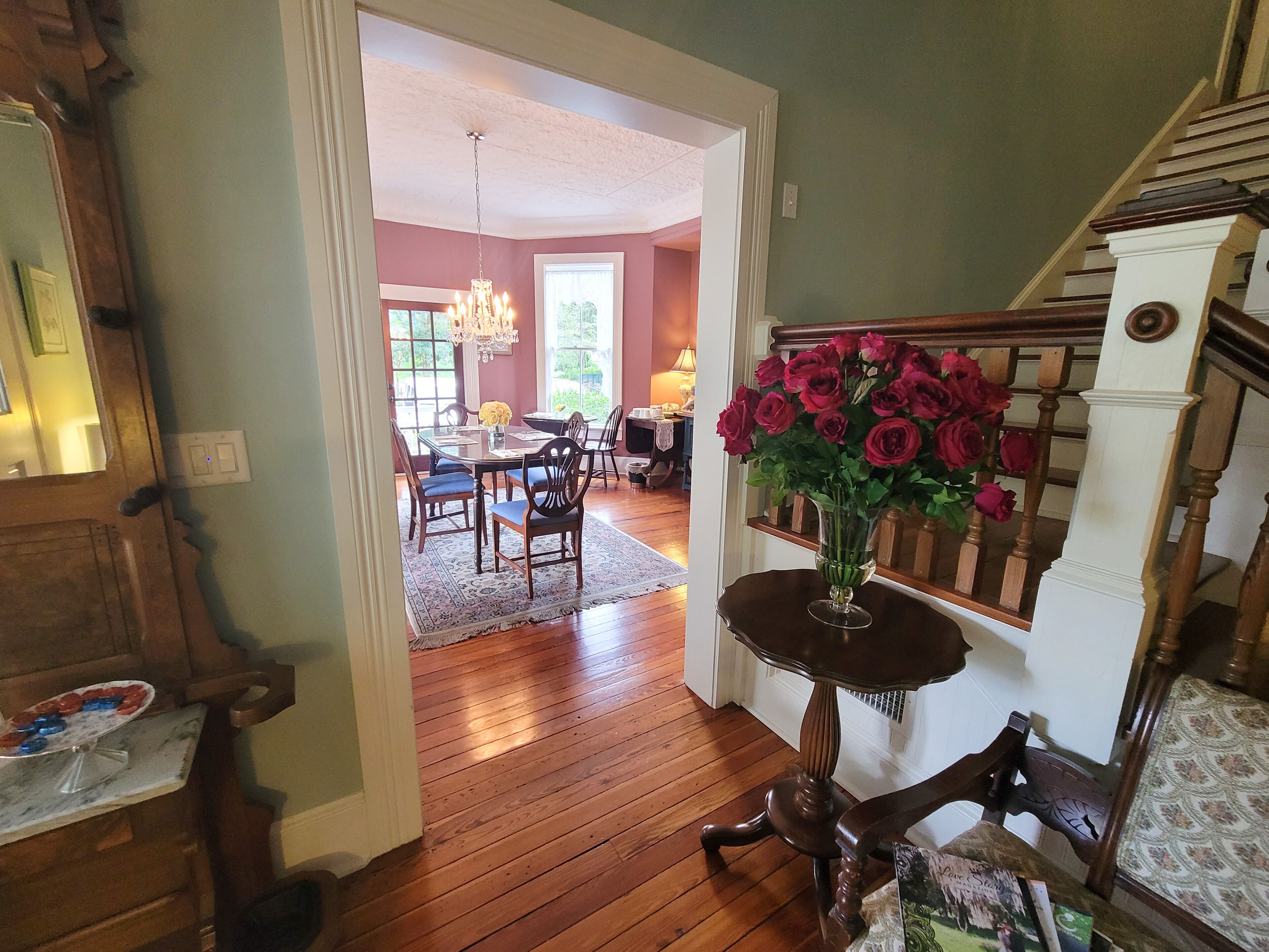 Foto - Lady Clare Room at Camellia Rose Inn Downtown