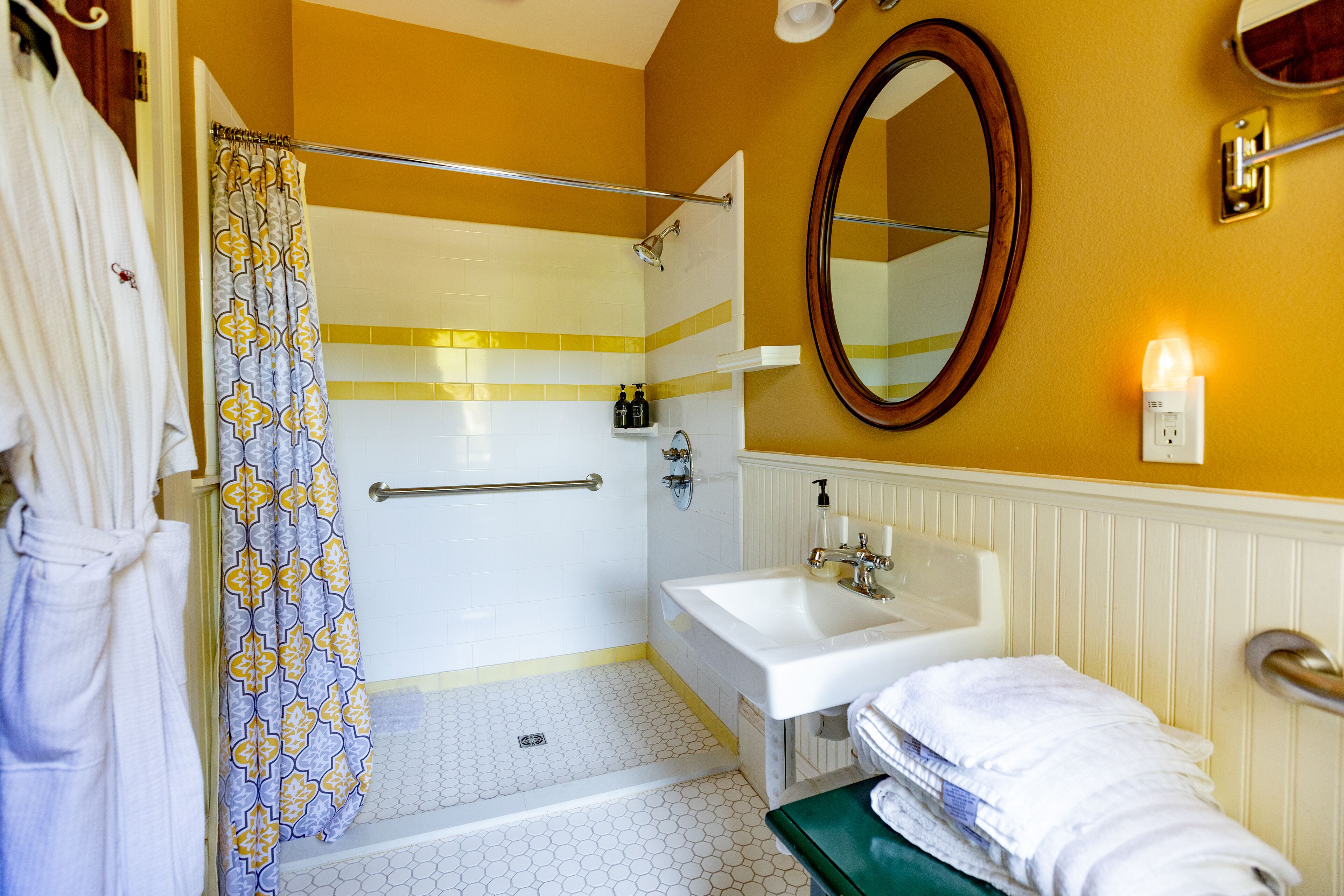 Foto - Lady Clare Room at Camellia Rose Inn Downtown