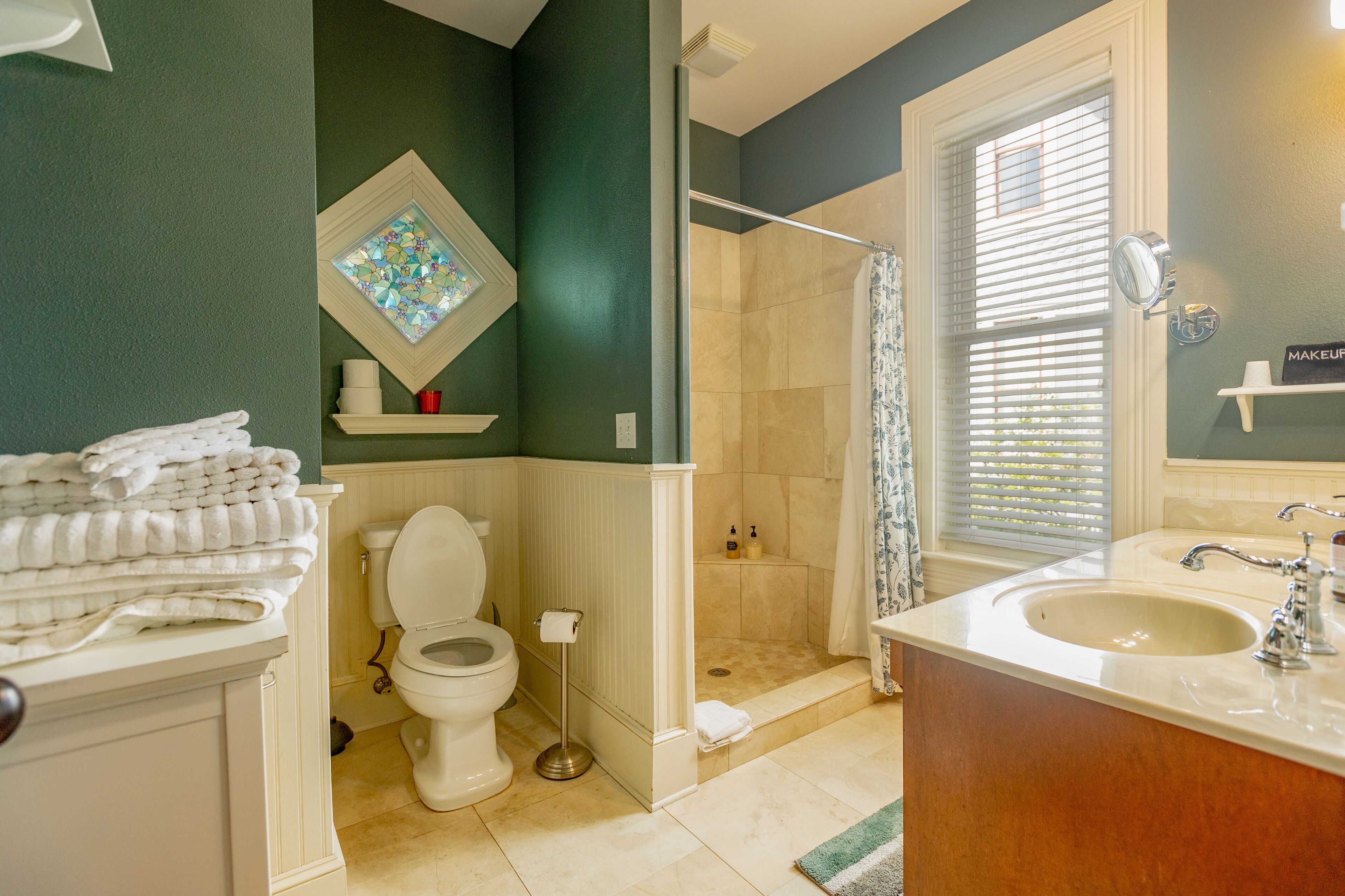 Foto - Lady Clare Room at Camellia Rose Inn Downtown