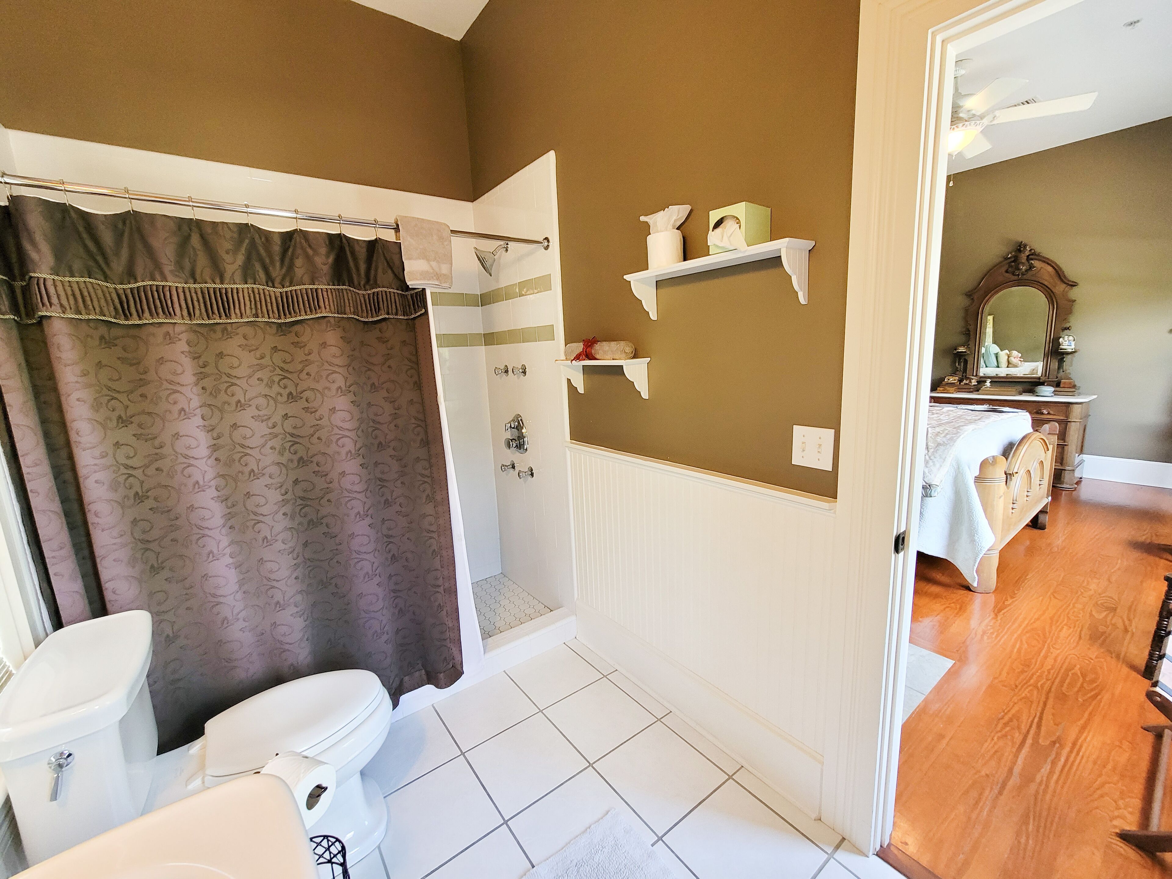 Foto - Lady Clare Room at Camellia Rose Inn Downtown