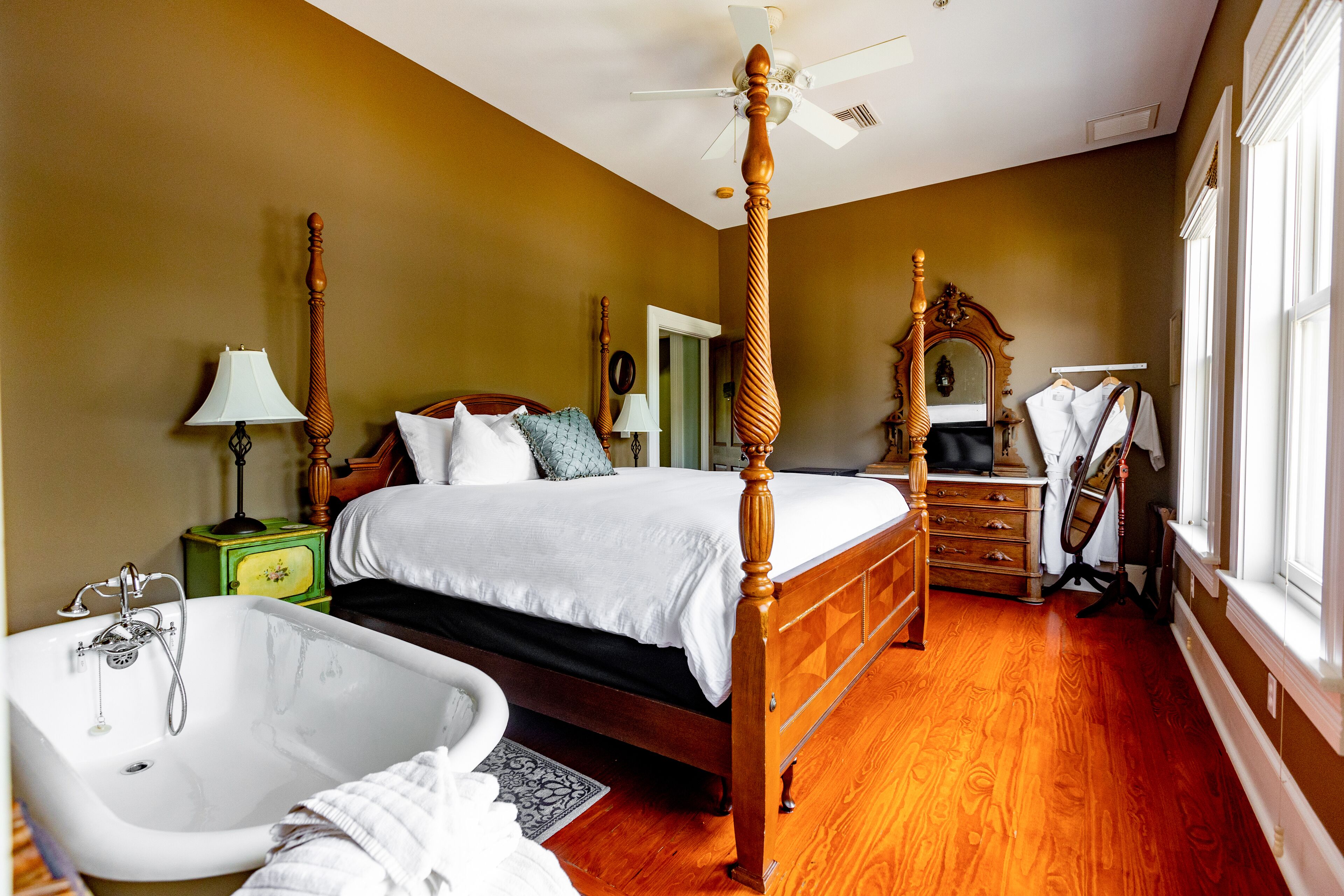 Foto - Lady Clare Room at Camellia Rose Inn Downtown