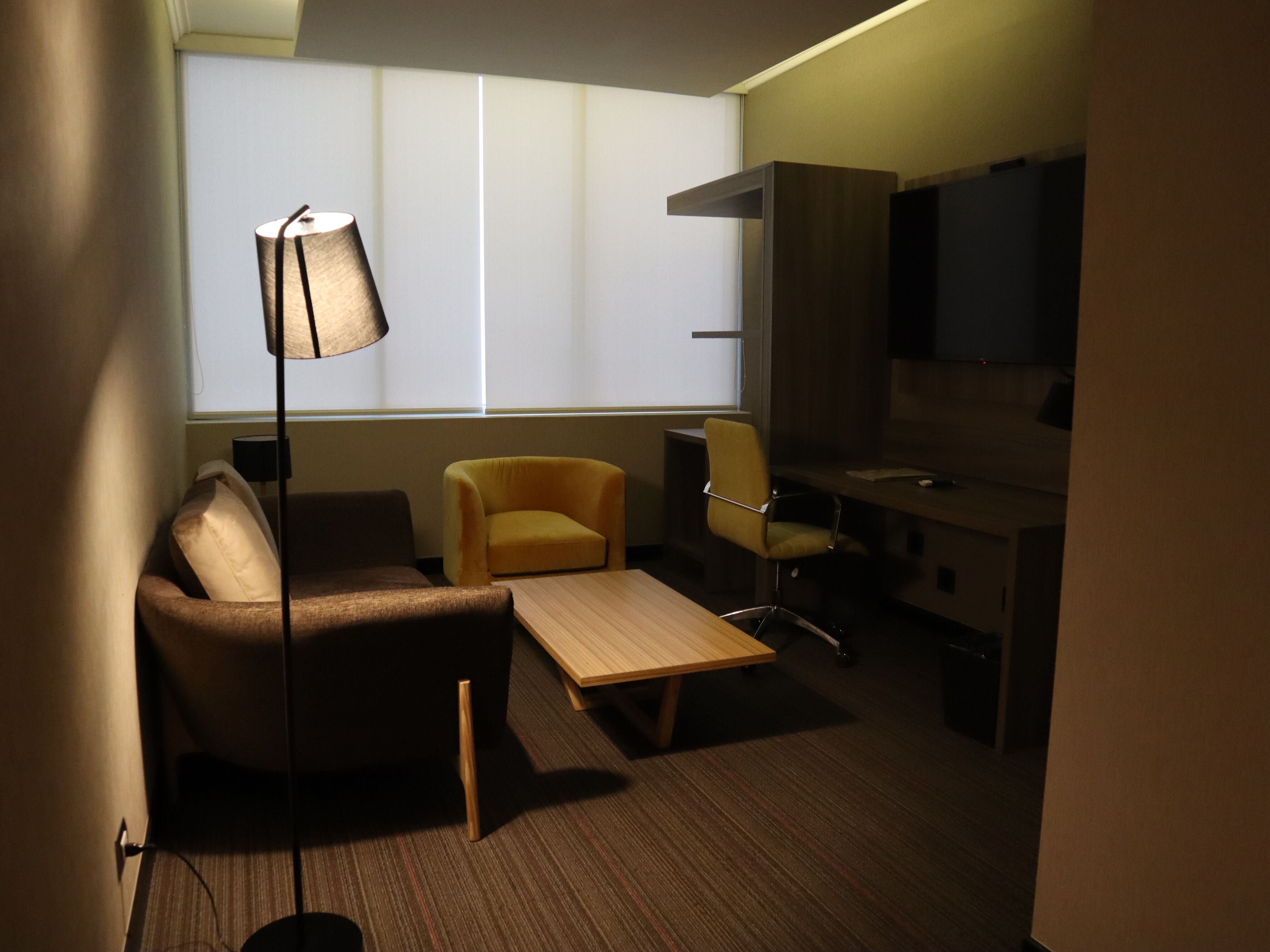 suite, 1 king bed, ocean view | living area