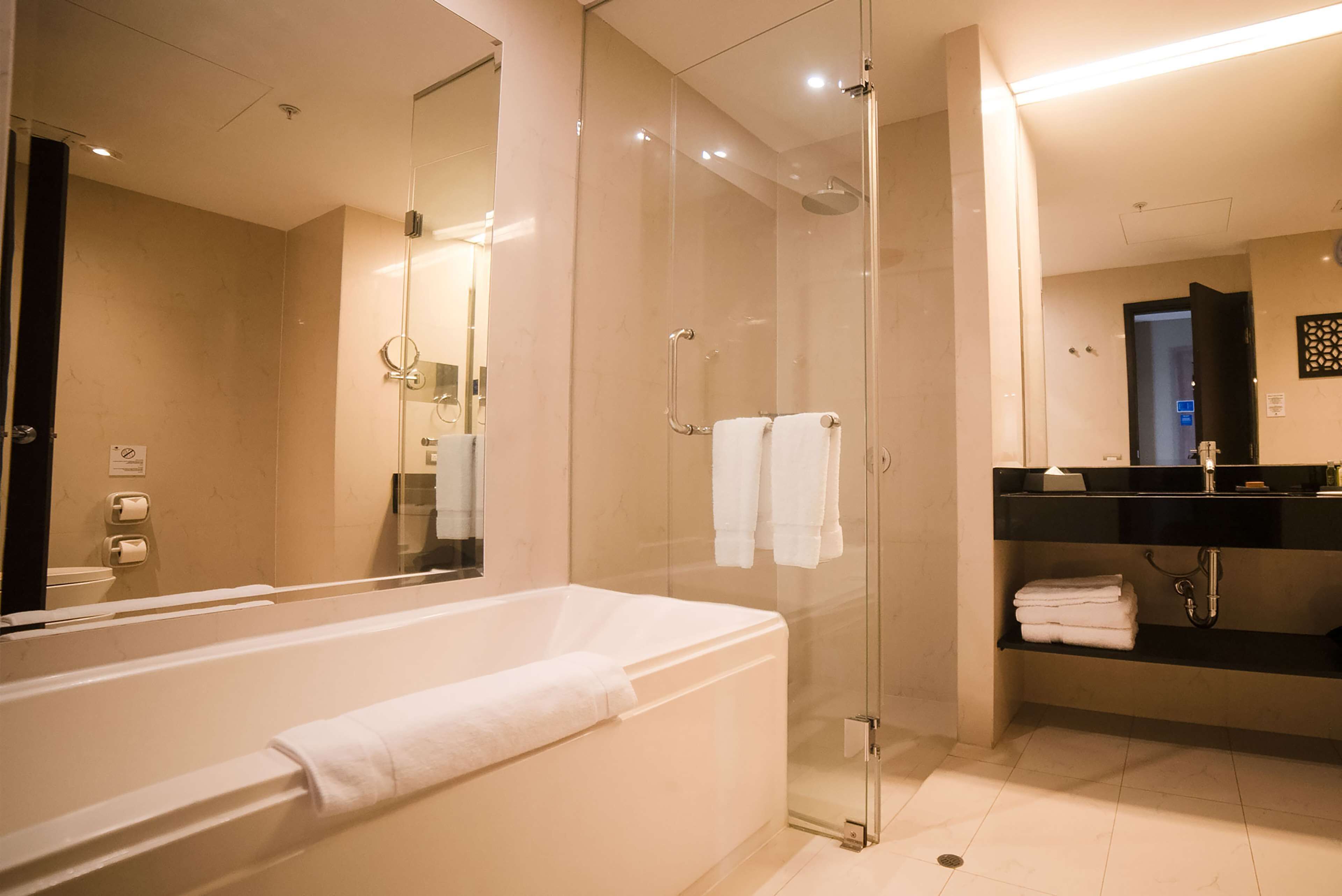 suite, 1 king bed | bathroom shower