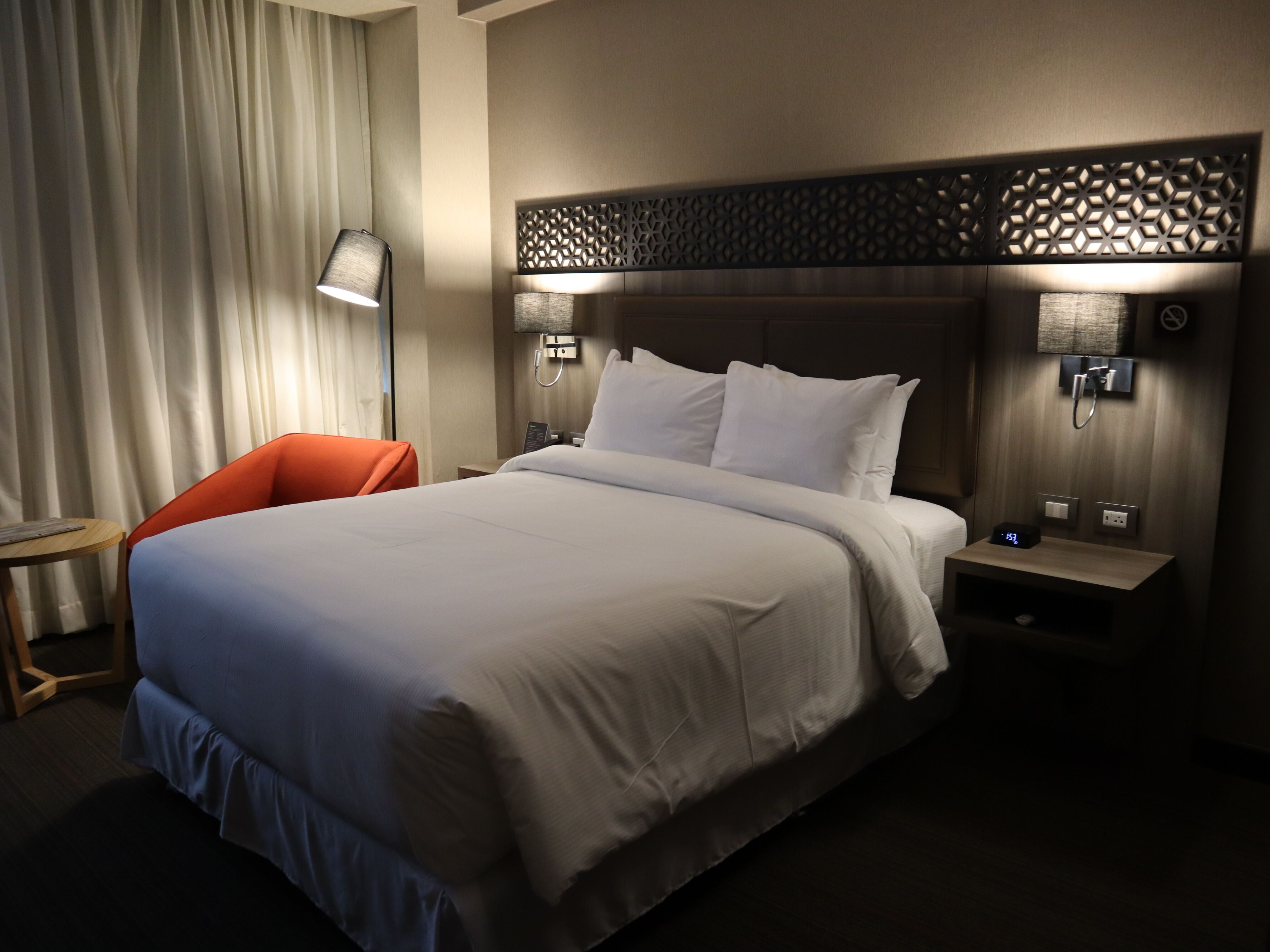 hypo-allergenic bedding, minibar, in-room safe, desk