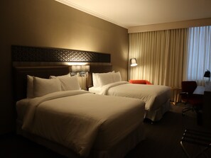Hypo-allergenic bedding, minibar, in-room safe, desk