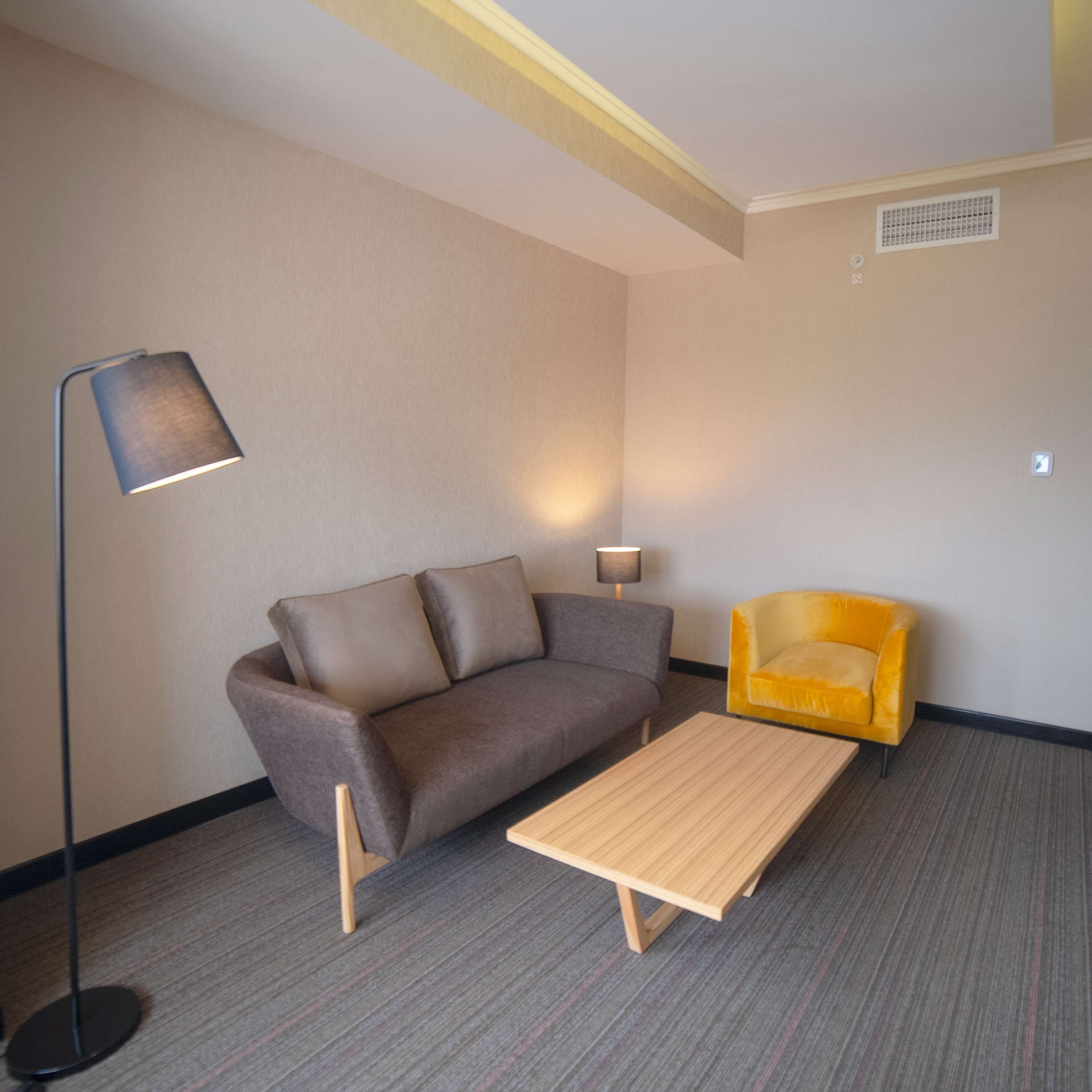 suite, 1 king bed | living area