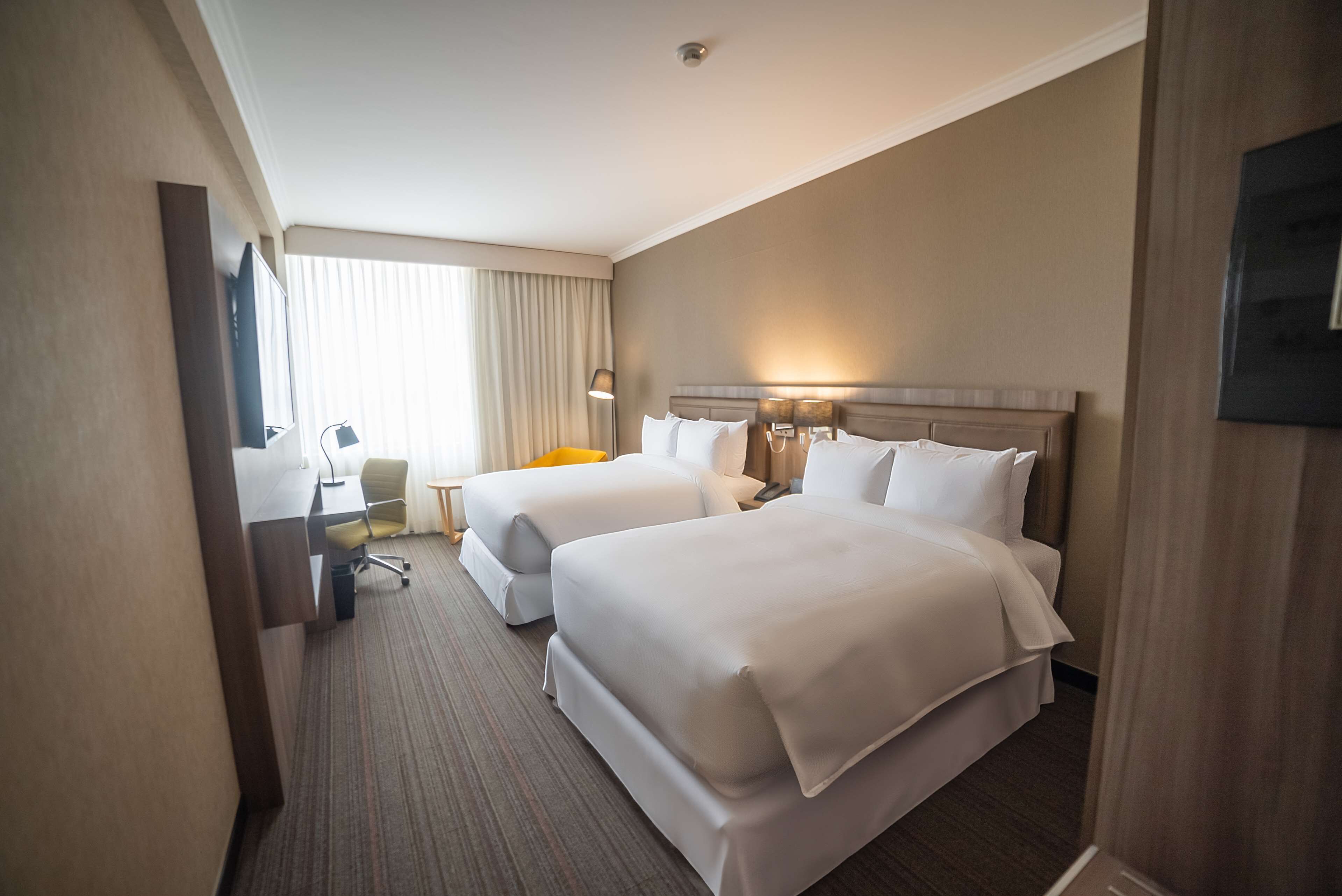 Habitación, 2 camas matrimoniales, con acceso para personas discapacitadas (Mobility & Hearing) | Ropa de cama hipoalergénica y minibar 