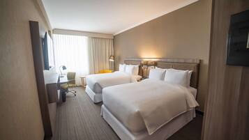 Habitación, 2 camas matrimoniales, con acceso para personas discapacitadas (Mobility & Hearing) | Ropa de cama hipoalergénica y minibar