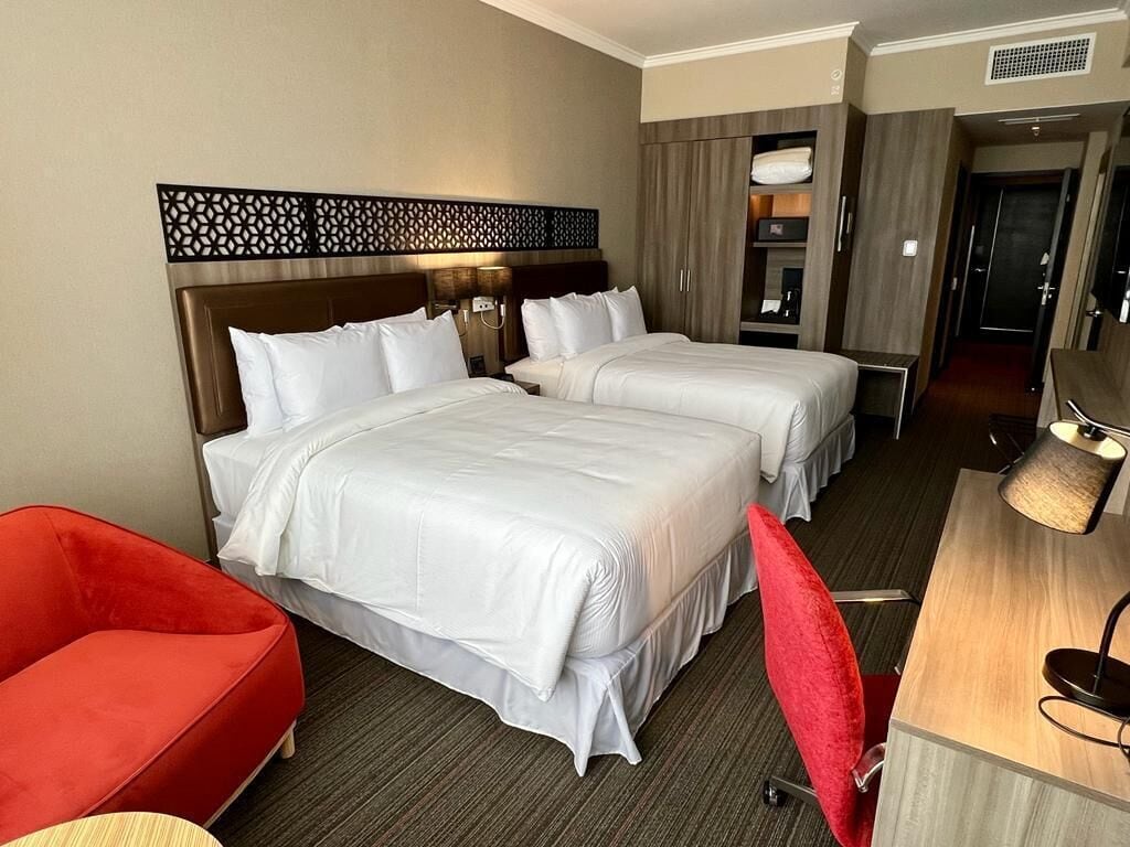 Habitación, 2 camas matrimoniales, vista al océano | Ropa de cama hipoalergénica y minibar 