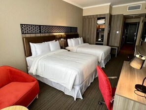 Room, 2 Double Beds, Ocean View | Hypo-allergenic bedding, minibar, in-room safe, desk - DoubleTree by Hilton Trujillo (Víctor Larco Herrera)
