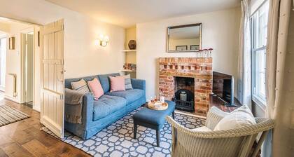 No77 is a Pretty Grade II listed Cottage in the heart of Lavenham.