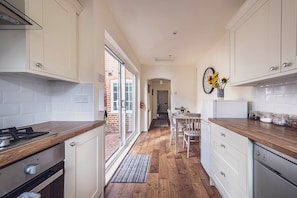 Kitchen/Dining area