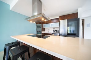Fridge, microwave, oven, stovetop - Luxury 2 BR Condo Jacuzzi & Pool - Mareazul (Playa del Carmen)