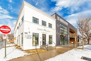 Exterior - Designer Granary District Townhome - Downtown SLC - 2 King Master Suites/2.5BA (Salt Lake City)