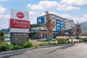 A hotel with a sign reading "Premier Best Western" and "5350 Anderson Way". - Best Western Premier Route 97 Vernon (Vernon)