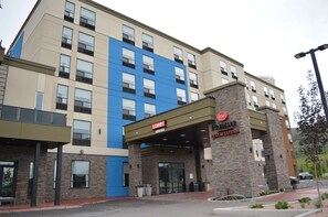 A multi-story hotel with a prominent blue and beige facade, a 'Lobby' sign, and 'Best Western' branding. - Best Western Premier Route 97 Vernon (Vernon)