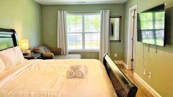 3 bedrooms, iron/ironing board, free WiFi, bed sheets