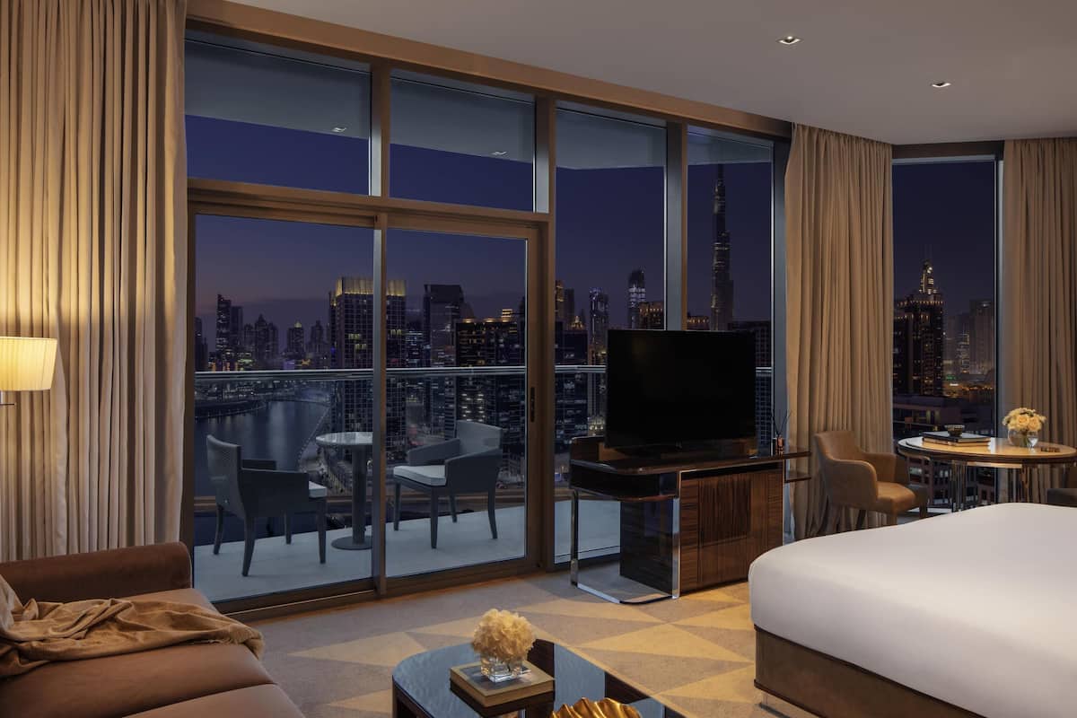 Studio Suite, Balcony, City View (Platinum Suite, Burj Khalifa View) | Hypo-allergenic bedding, down comforters, minibar, in-room safe
