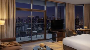 Studio Suite, Balcony, City View (Platinum Suite, Burj Khalifa View) | Hypo-allergenic bedding, down duvets, minibar, in-room safe