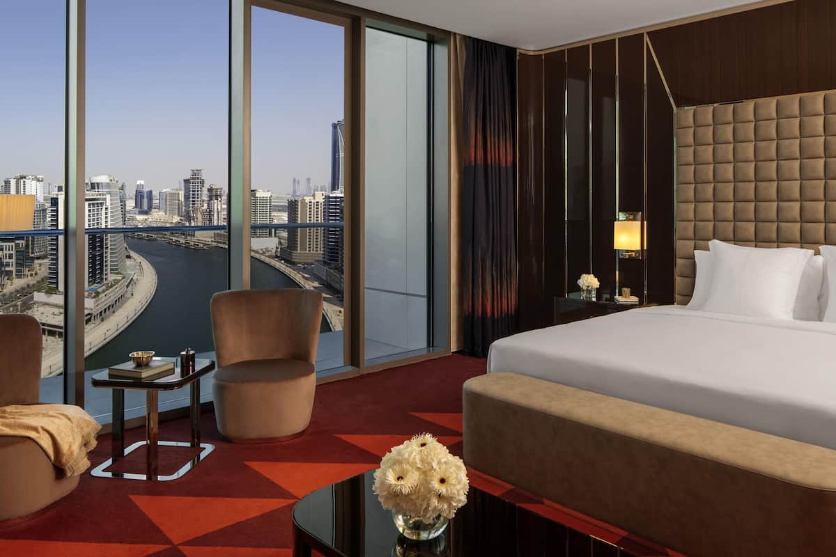 Suite (Rockstar) | Peralatan tempat tidur hipoalergenik, gebar bulu kapas, bar mini 