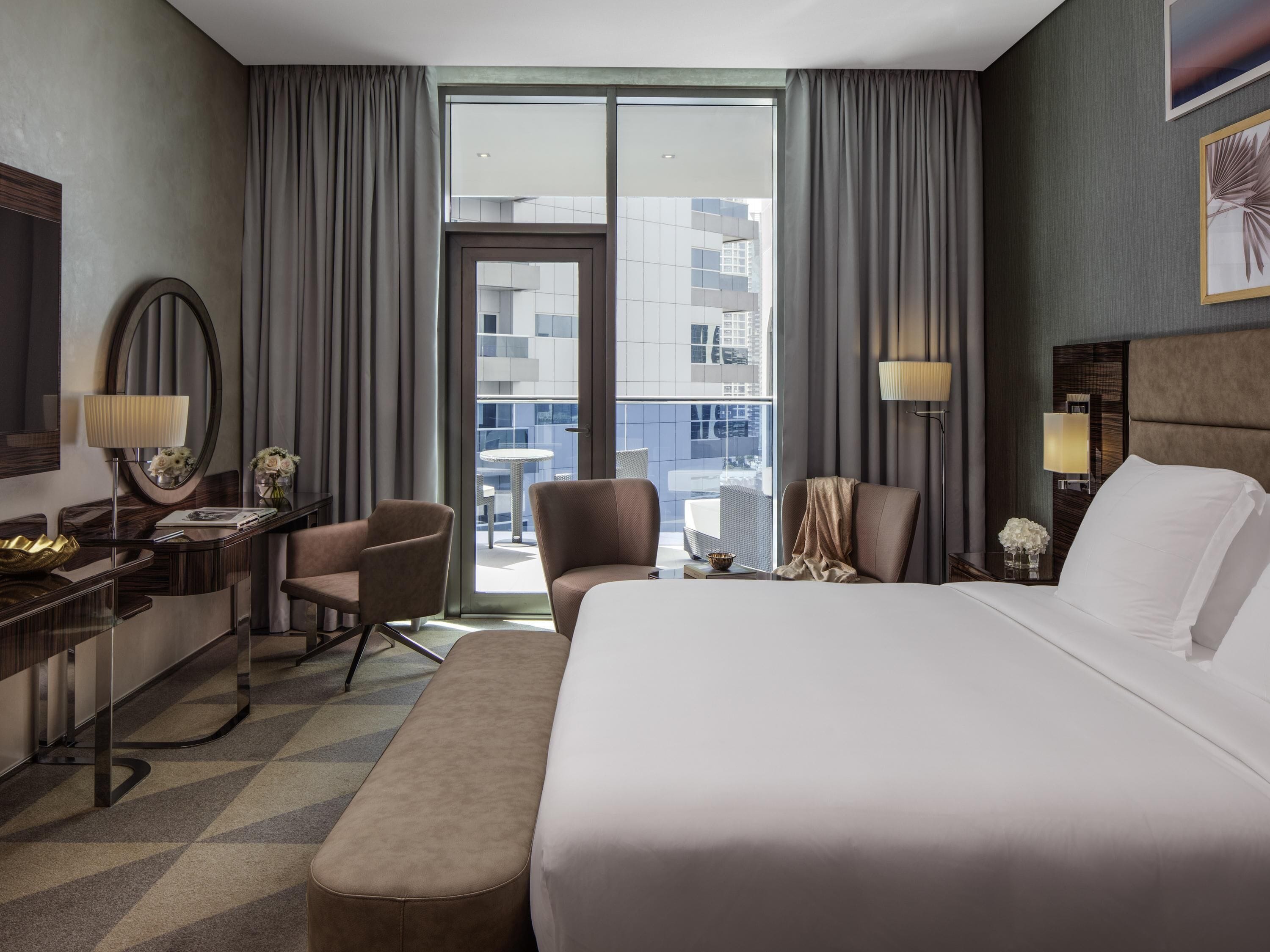 Suite monolocale, 1 camera da letto, balcone (Platinum Suite) | Biancheria da letto ipoallergenica, copriletto in piuma, minibar