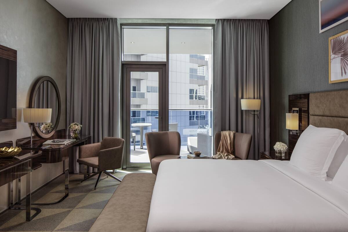 Studio Suite, 1 Bedroom, Balcony (Platinum Suite) | Peralatan tempat tidur hipoalergenik, gebar bulu kapas, bar mini 