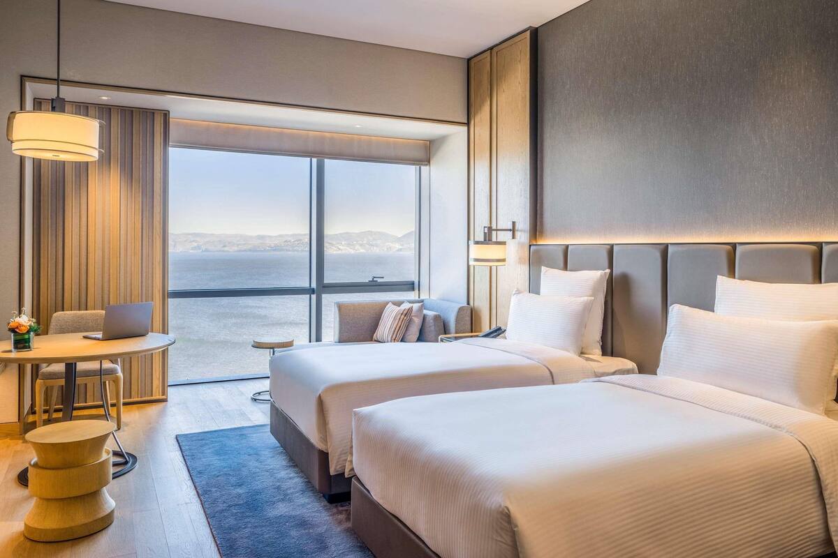 Deluxe Twin Room, 2 Single Beds | Hypo-allergenic bedding, minibar, desk, rollaway beds