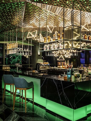 2 bars/lounges, lobby lounge - Pullman Dali (Dali)