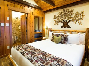 Cabaña de luna de miel, baño privado, vistas al jardín (Romance Suite #6)
