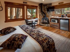Luxury Cabin, Ensuite (King Studio Cottage)