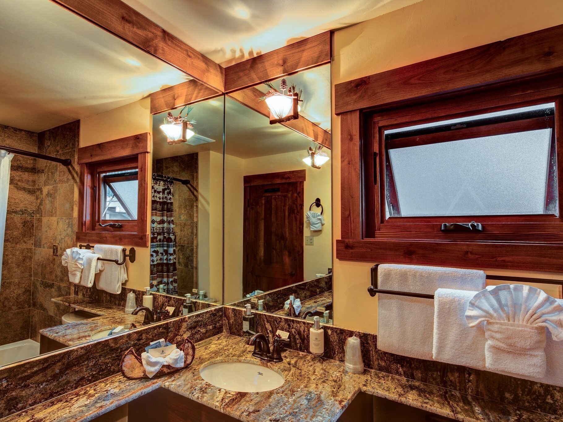 Luxury-Ferienhaus, mit Bad (Stand Alone Fireplace ) | Badezimmer