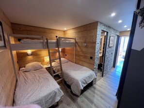 2 bedrooms
