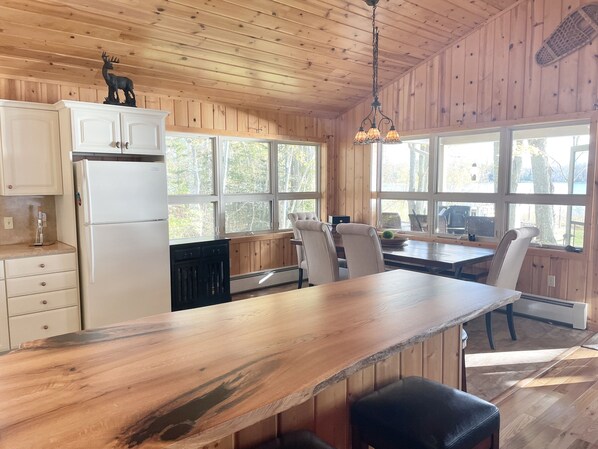 Private kitchen | Fridge, microwave, oven, stovetop