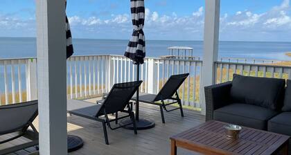 Whiskey N’ Wine🍷 5 Bdrm-New Custom Build. Bayfront water views in every room!