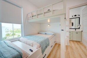 5 bedrooms, iron/ironing board, WiFi, bed sheets