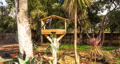 Golfside Getaway by Ready Set Stay - Neat bungalow,WIFI,linen & towels included