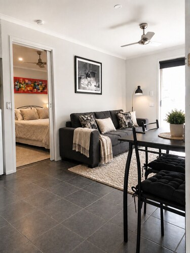 Golfside Getaway by Ready Set Stay - Neat bungalow,WIFI,linen & towels included