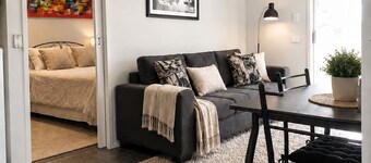 Golfside Getaway by Ready Set Stay - Neat bungalow,WIFI,linen & towels included