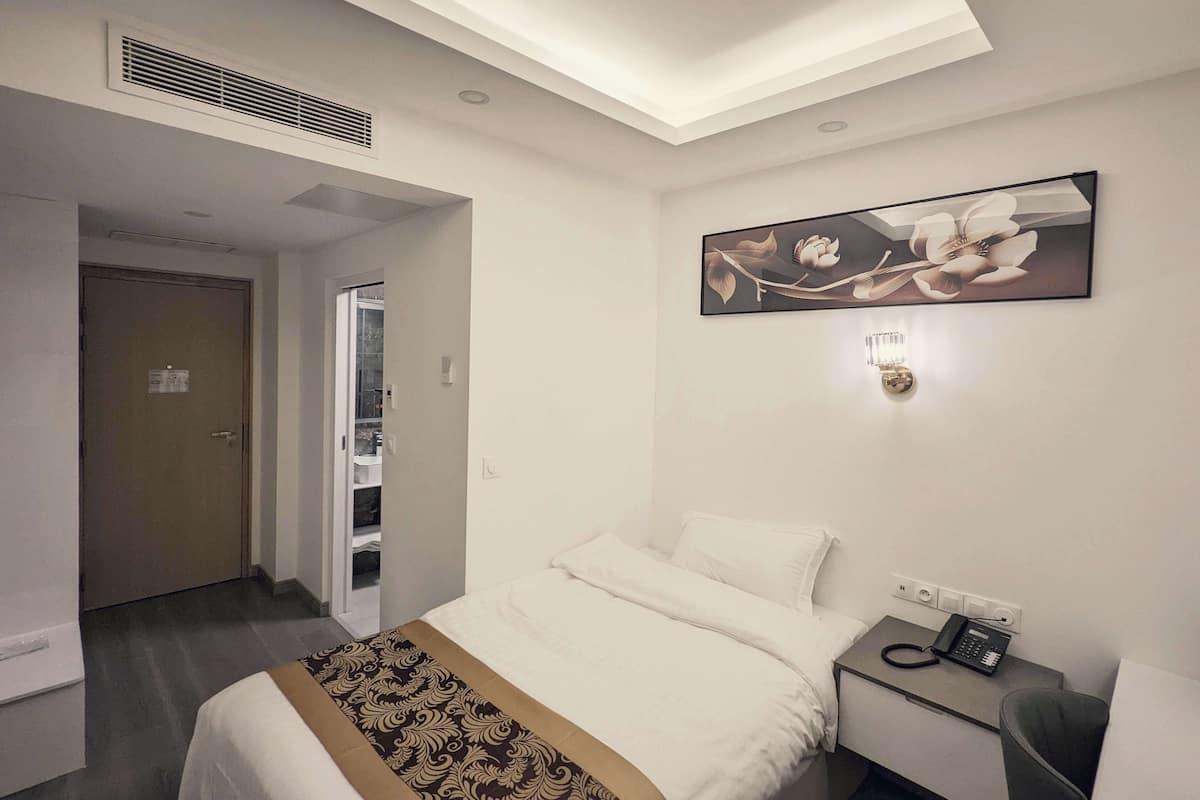 Standard Room, 1 Katil Bujang (Single) | Peti besi dalam bilik, meja, katil bayi/kot (percuma), Wi-fi percuma