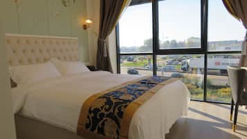 Classic Double Room | In-room safe, desk, free cribs/infant beds, free WiFi