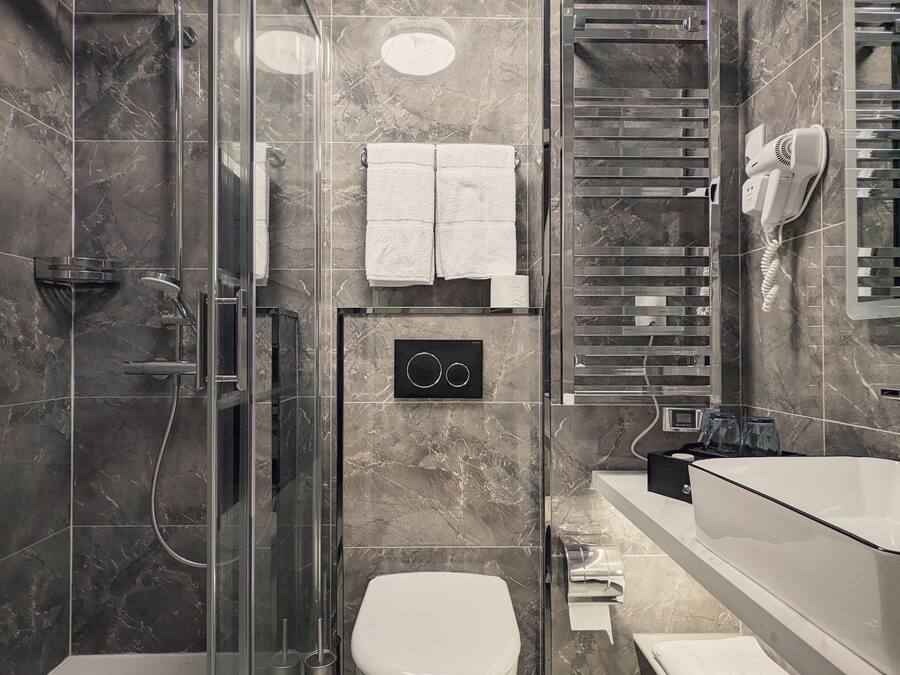 Standard Room, 2 Single Beds | Bathroom
