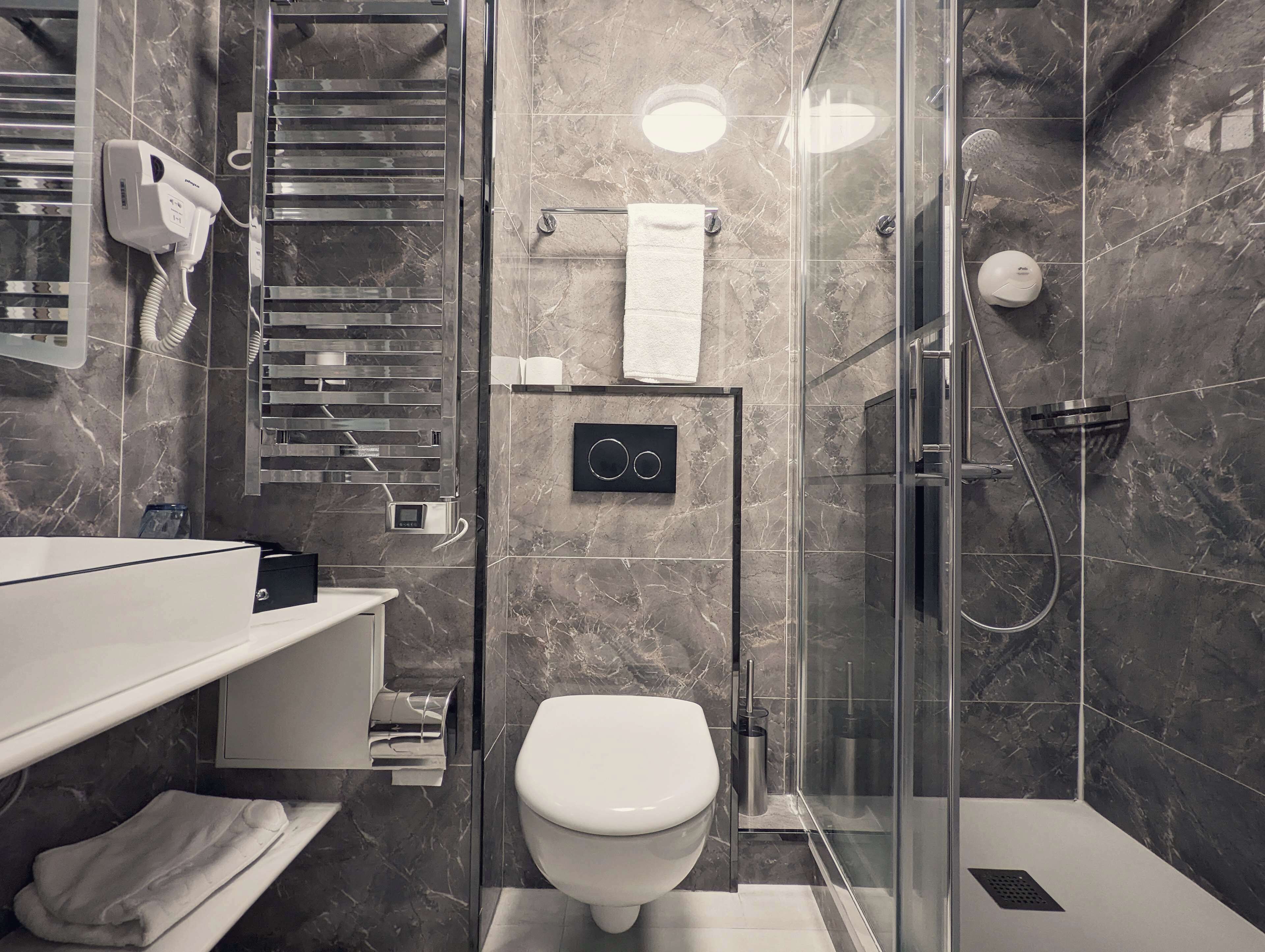 Kamar mandi difabel