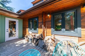 Terrace/patio - Large family home, minutes from base of Blue Mountain and Osler. (Collingwood)