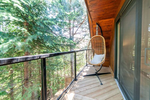 Large family home, minutes from base of Blue Mountain and Osler.